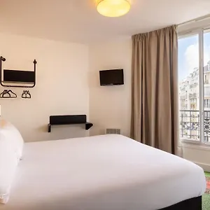 Korner Eiffel מלון